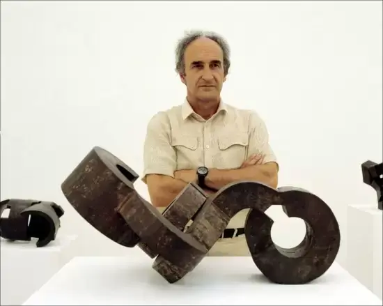 Эдуардо Чильида (скульптор) - краткая биография